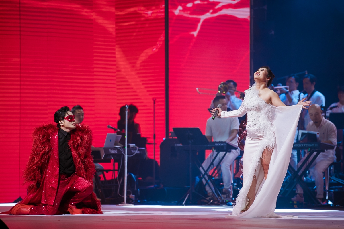 Tùng Dương và Đào Tố Loan thể hiện màn song ca đầy nội lực với ca khúc Opera kinh điển thế giới "The phantom of the opera"