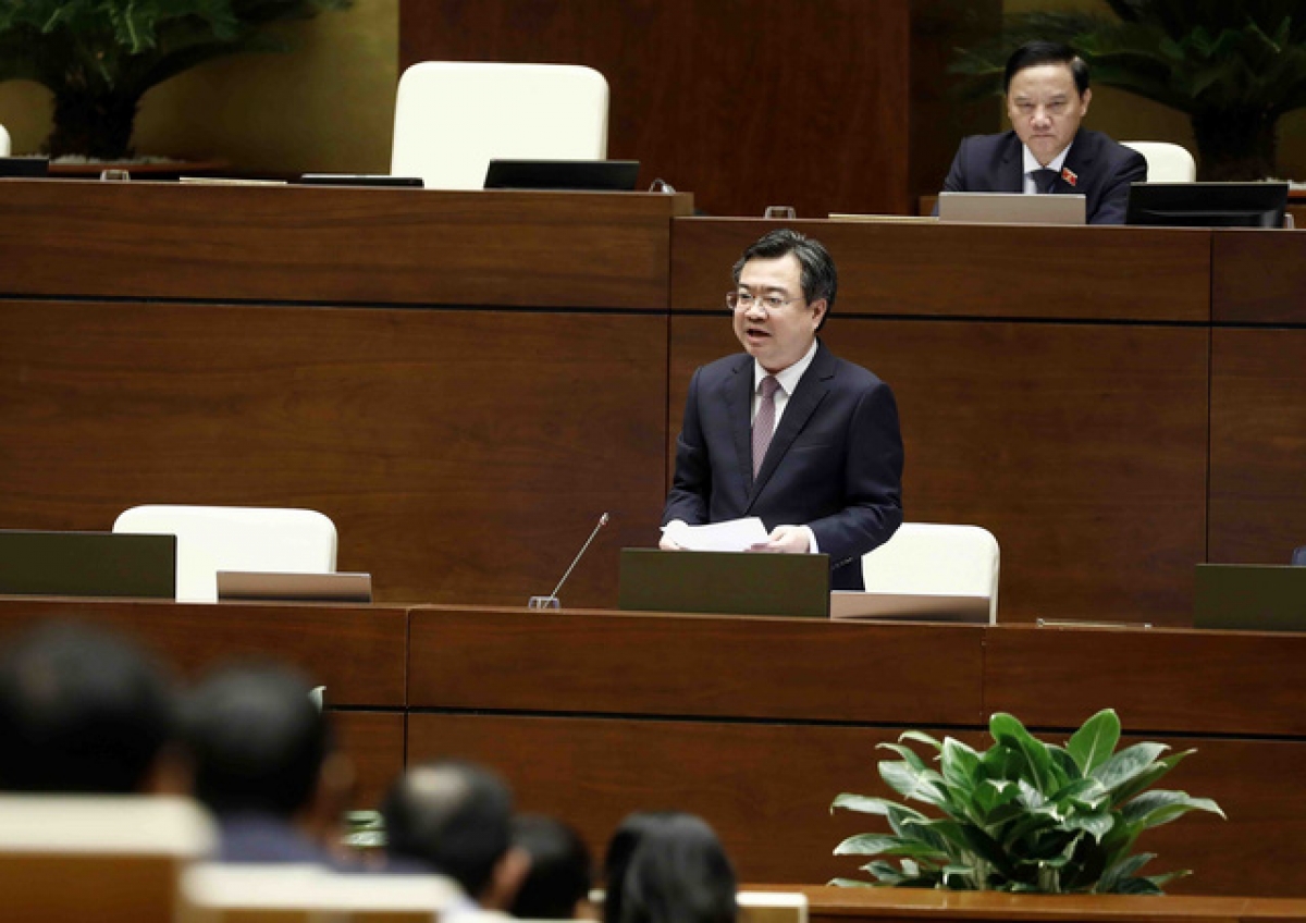 Bộ trưởng Xây dựng Nguyễn Thanh Nghị trả lời câu hỏi của các đại biểu
