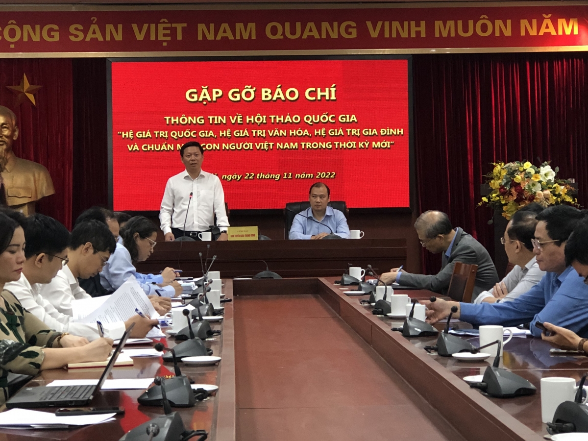 Ông Trần Thanh Lâm, Phó trưởng Ban Tuyên giáo Trung ương, Trưởng ban tổ chức hội thảo phát biểu tại buổi họp báo