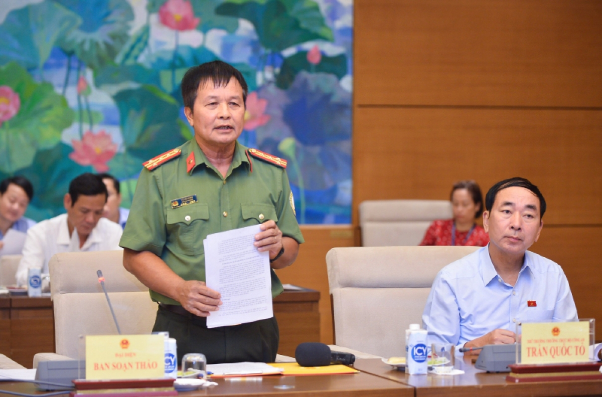 Đại tá Vũ Văn Hưng - Phó cục trưởng Cục Xuất nhập Cảnh - Bộ Công an