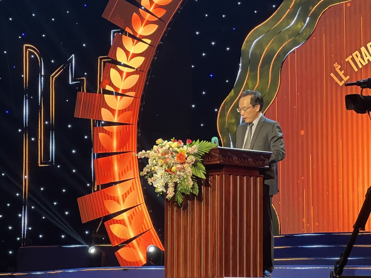 PGS.TS Hoàng Minh Sơn - Thứ trưởng Bộ GD-ĐT phát biểu tại Lễ trao giải 