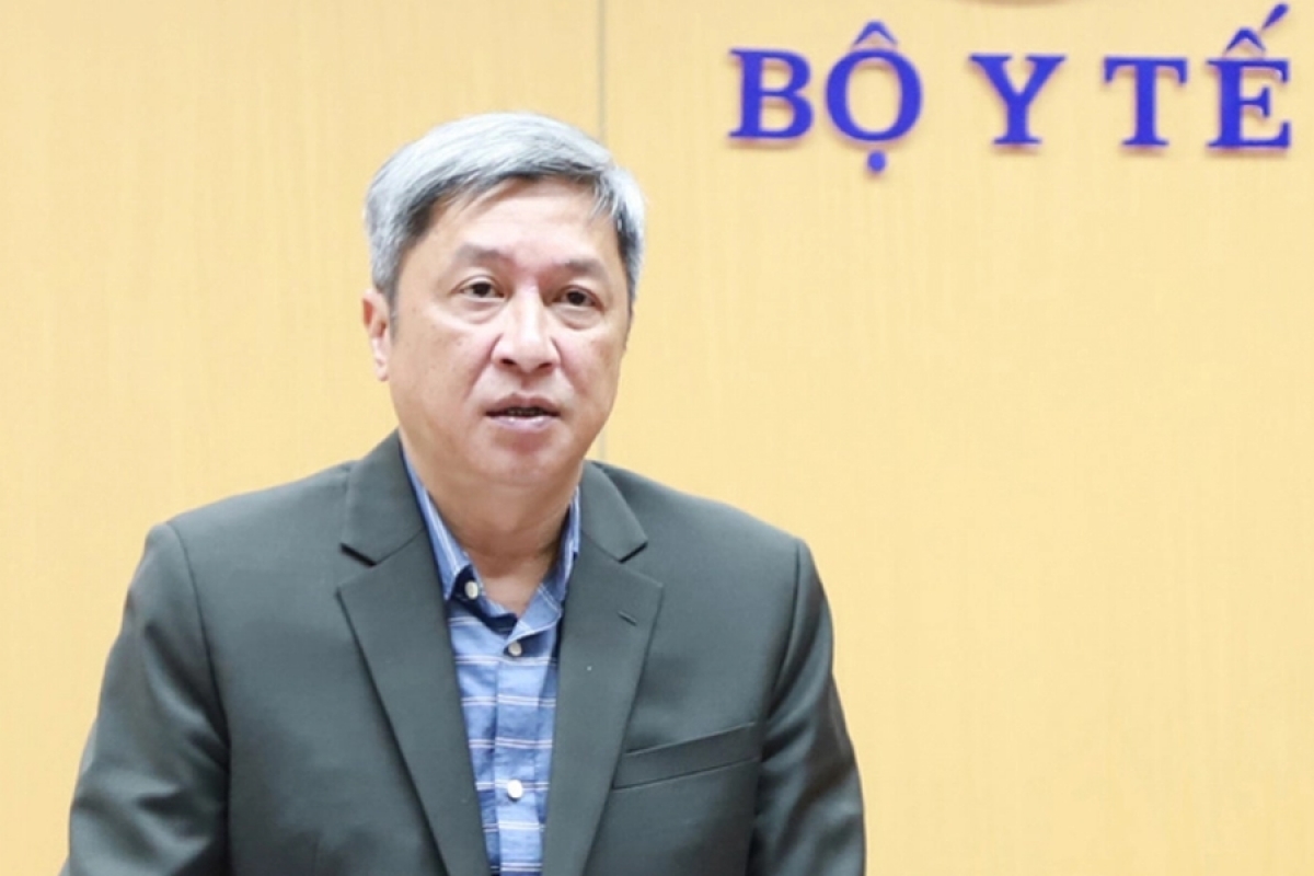 Thứ trưởng Bộ Y tế Nguyễn Trường Sơn luôn có mặt ở những điểm nóng bùng phát dịch Covid-19