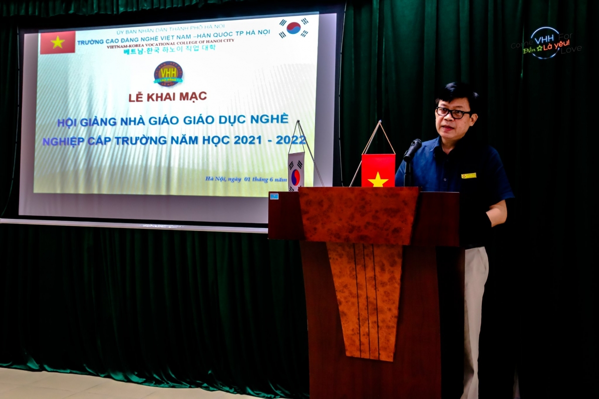 Thầy Nguyễn Công Truyền, Hiệu trưởng trường Cao đẳng nghề Việt Nam- Hàn Quốc thành phố Hà Nội.