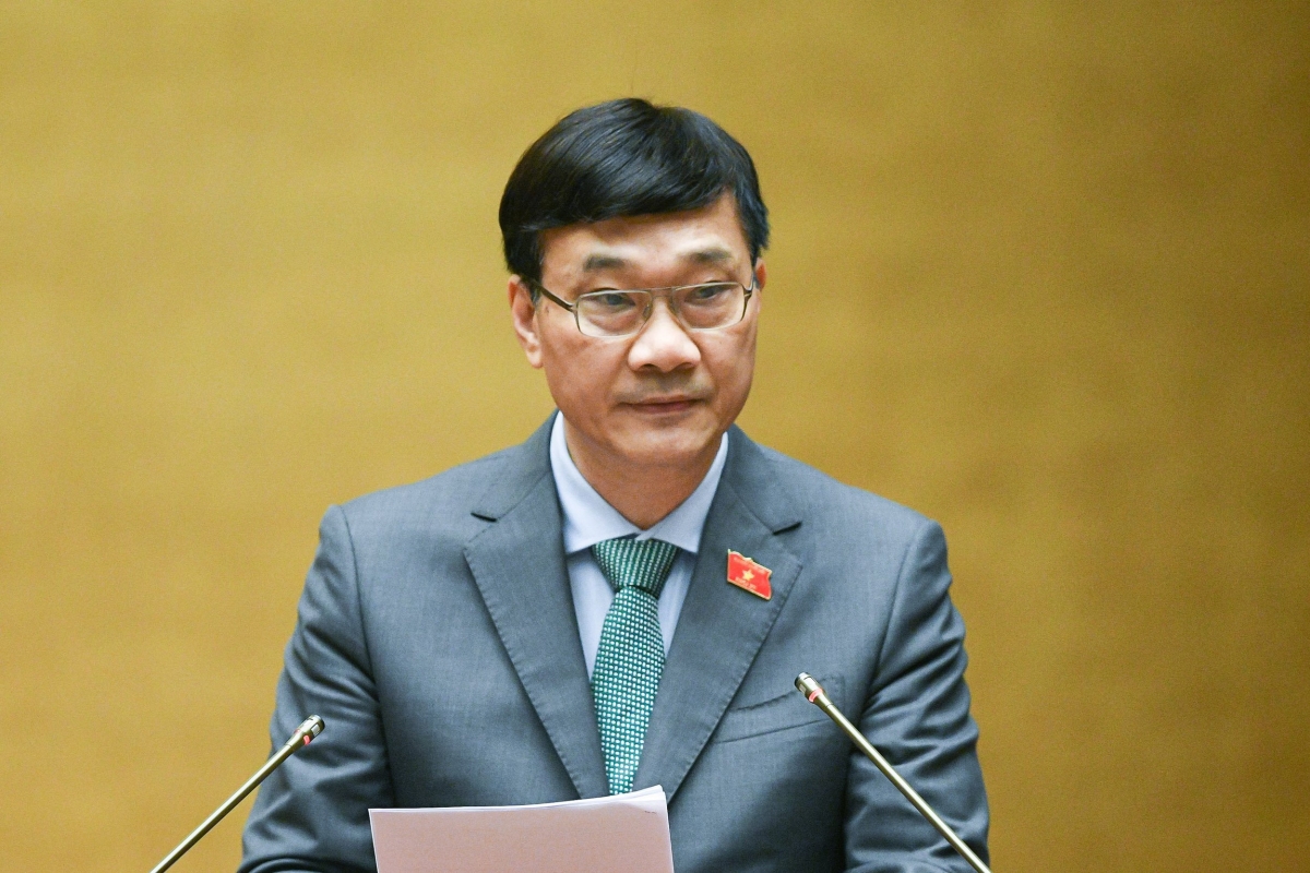 Chủ nhiệm Uỷ ban Kinh tế Vũ Hồng Thanh đọc báo cáo tiếp thu, giải trình dự thảo Nghị quyết về kế hoạch phát triển kinh tế xã hội năm 2023
