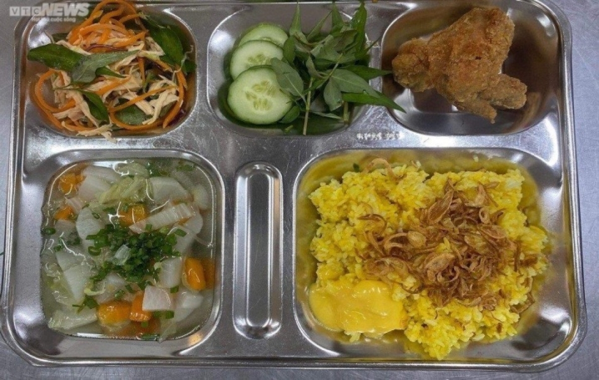 Suất ăn gây ngộ độc tại trường ISchool Nha Trang