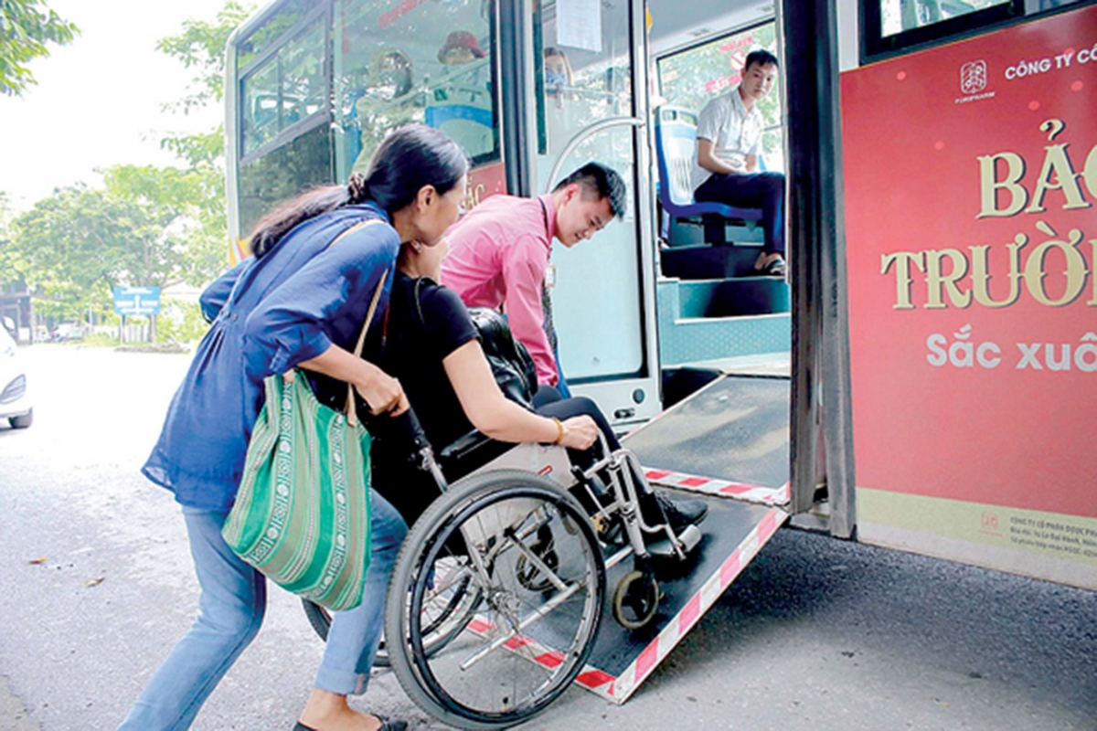 Người khuyết tật vẫn khó tiếp cận phương tiện cũng như các công trình giao thông công cộng