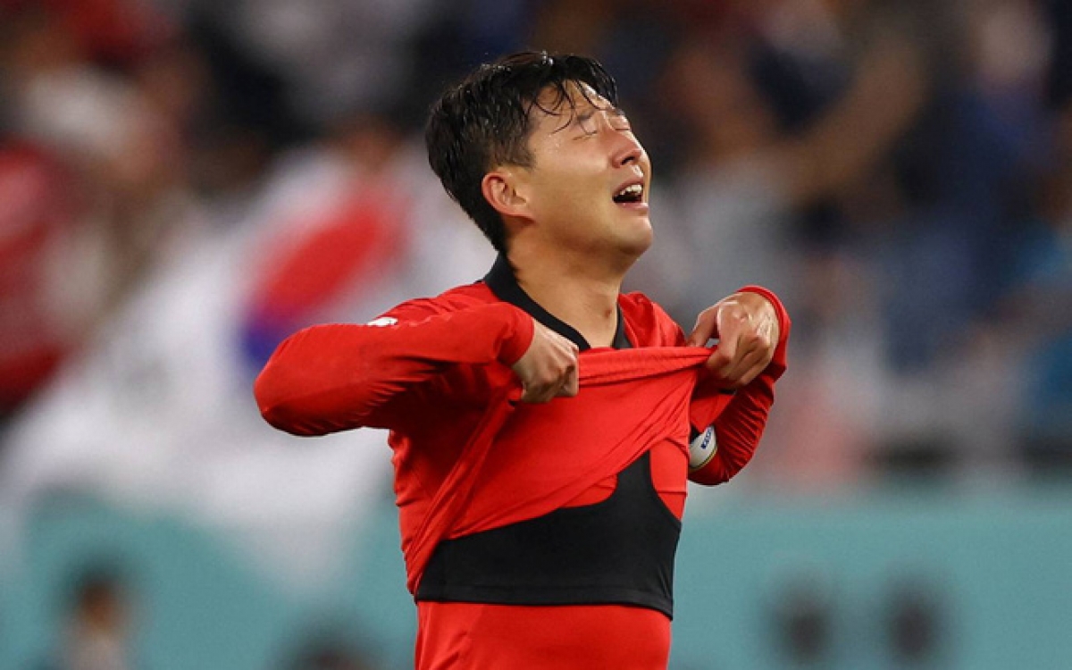 Son Heung-min của đội tuyển Hàn Quốc rơi nước mắt sau khi Hàn Quốc vượt qua Bồ Đào Nha. (Ảnh: Reuters)