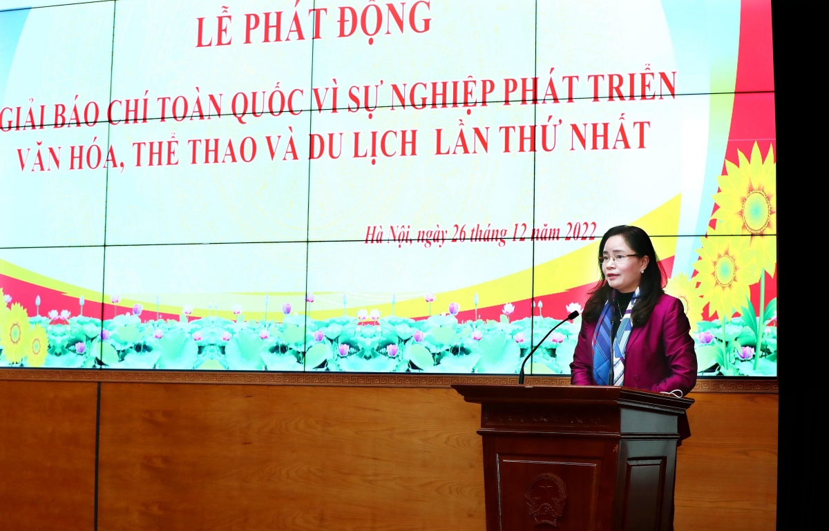 Thứ trưởng Bộ VH-TT &amp; DL Trịnh Thị Thủy phát biểu tại lễ phát động. Ảnh: Trần Huấn 
