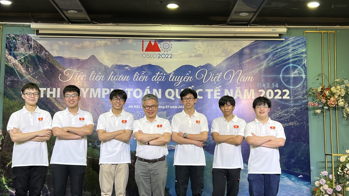GS Ngô Bảo Châu và đoàn học sinh Việt Nam tham dự kỳ thi Toán quốc tế 2022