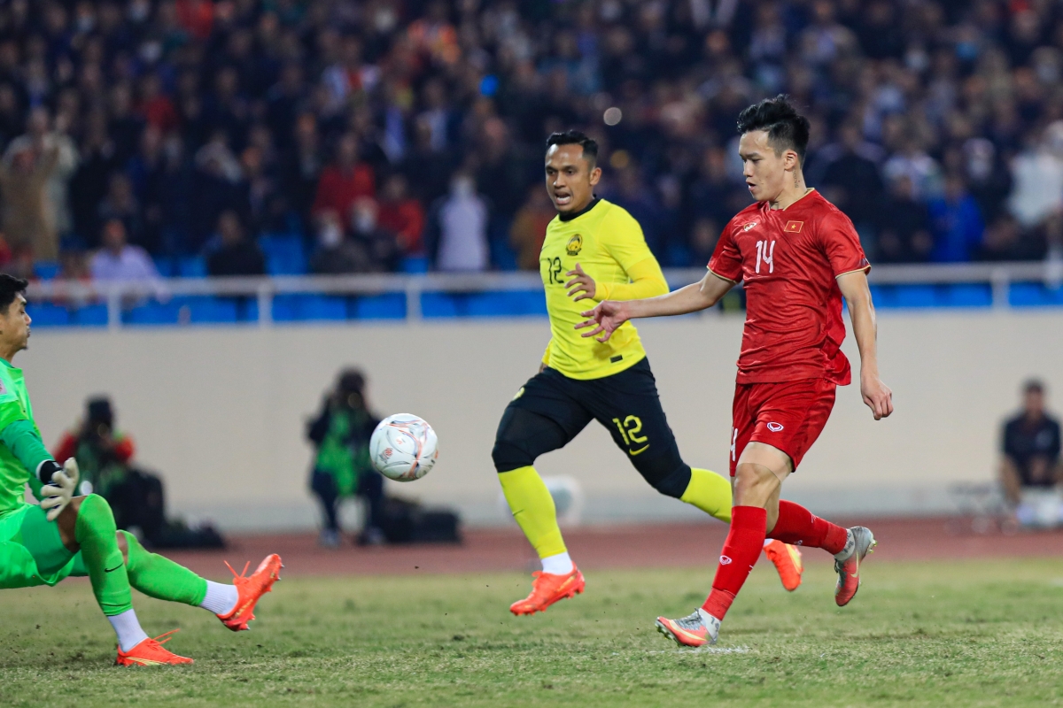Hoàng Đức ấn định chiến thắng 3-0 cho tuyển Việt Nam bằng pha bấm bóng tinh tế