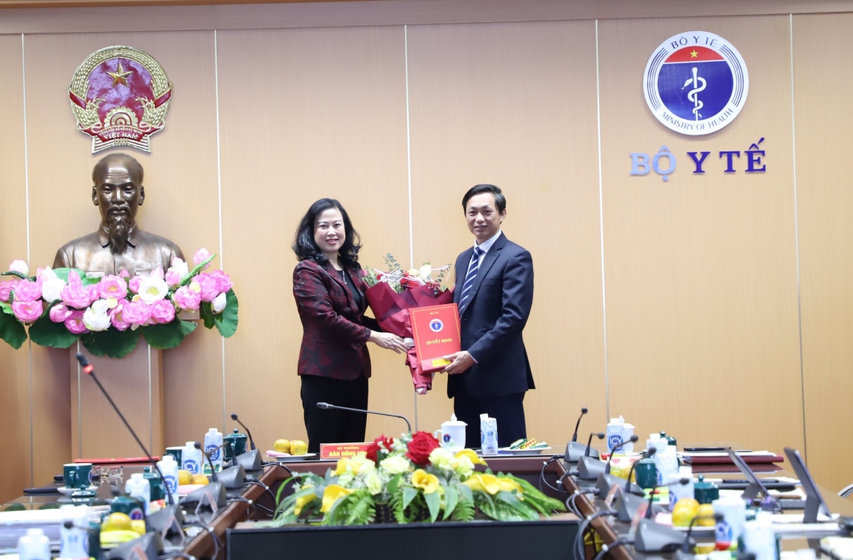 PGS.TS.BS Nguyễn Hoàng Long nhận chức vụ Cục trưởng Cục Khoa học Công nghệ và Đào tạo kể từ ngày 01/01/2023