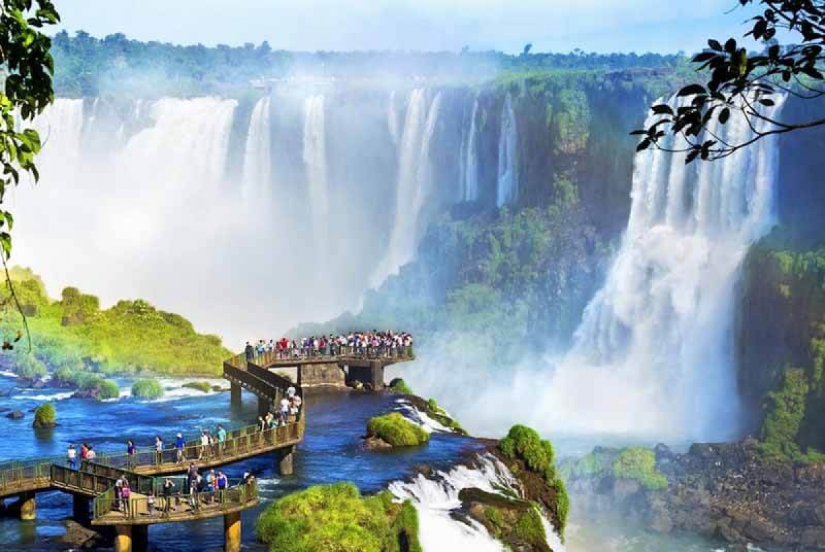 Thác nước Iguazu là địa điểm khám phá tuyệt vời cho du khách thích đến trải nghiệm đất nước Argentina vào mùa hè