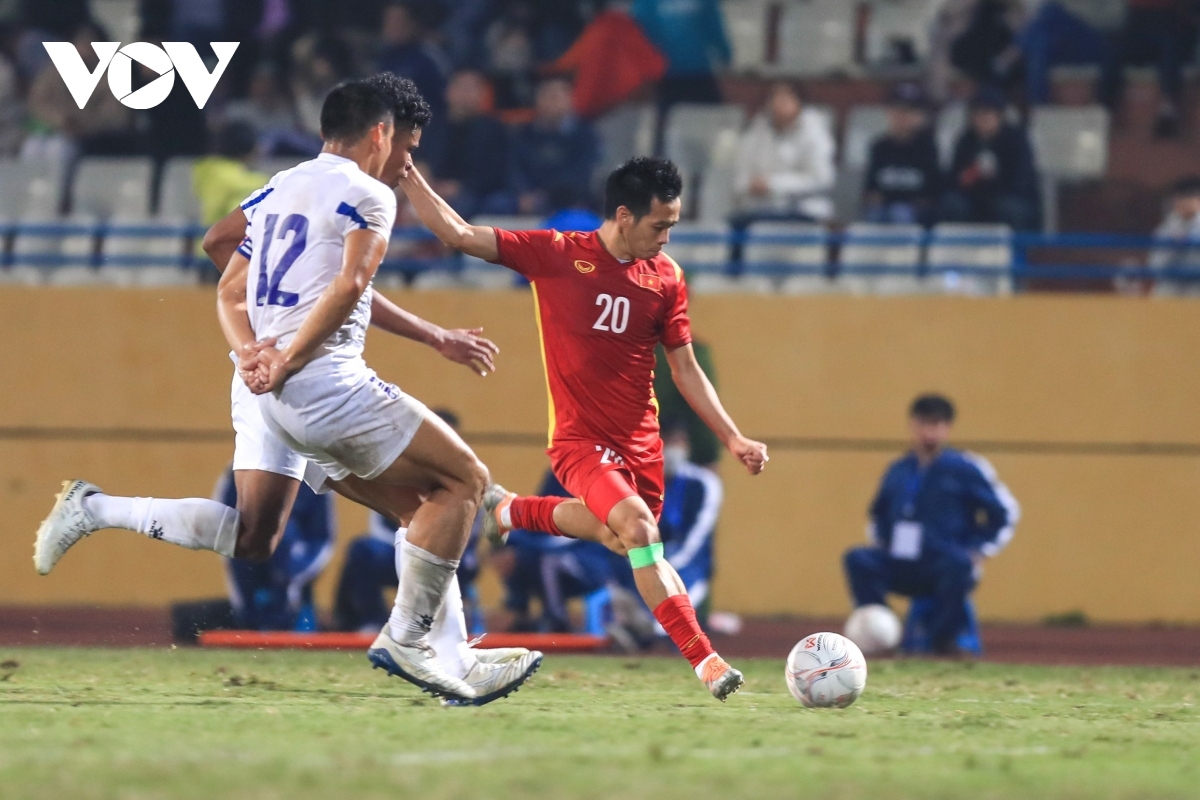 Văn Quyết lập công ở những phút cuối cùng giúp tuyển Việt Nam giành chiến thắng chung cuộc 1-0.