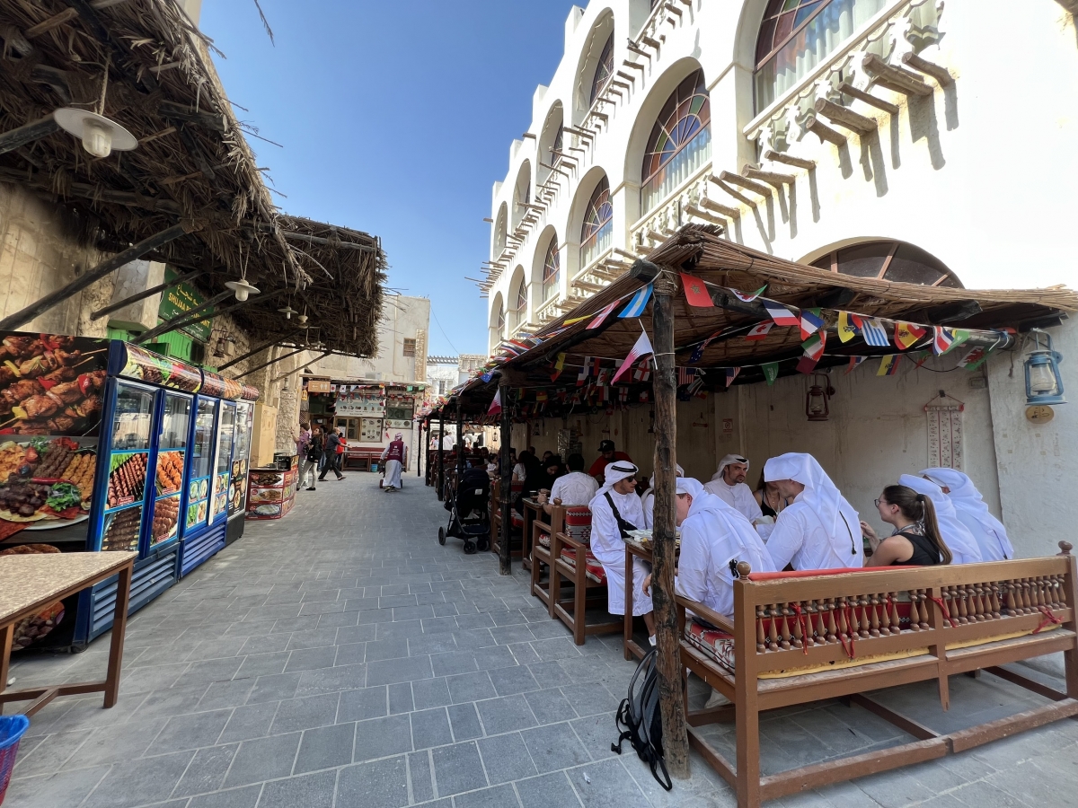 Nét truyền thống của Qatar ở khu chợ Souq Waqif. Ảnh: NVCC