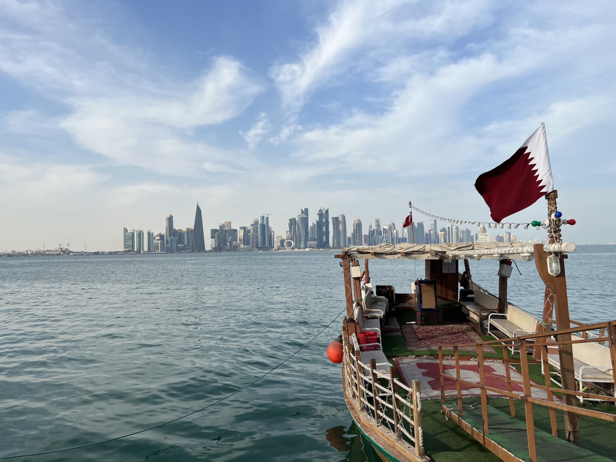 Khu "quá khứ" và "tương lai" của Doha được kết nối với nhau bằng một vịnh biển, phải đi thuyền qua