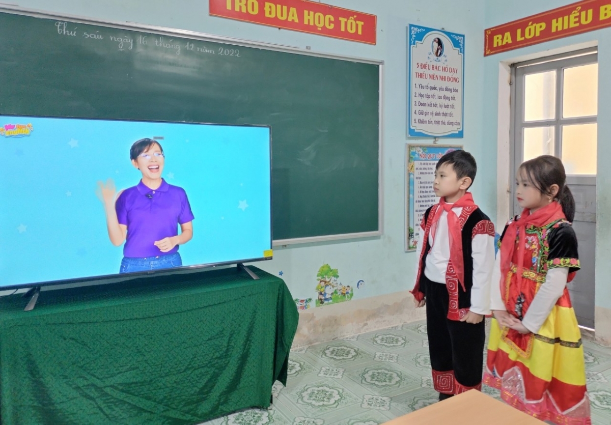 Thiếu giáo viên cho Chương trình 2018, học sinh lớp 3 Hà Giang học tiếng Anh trực tuyến 