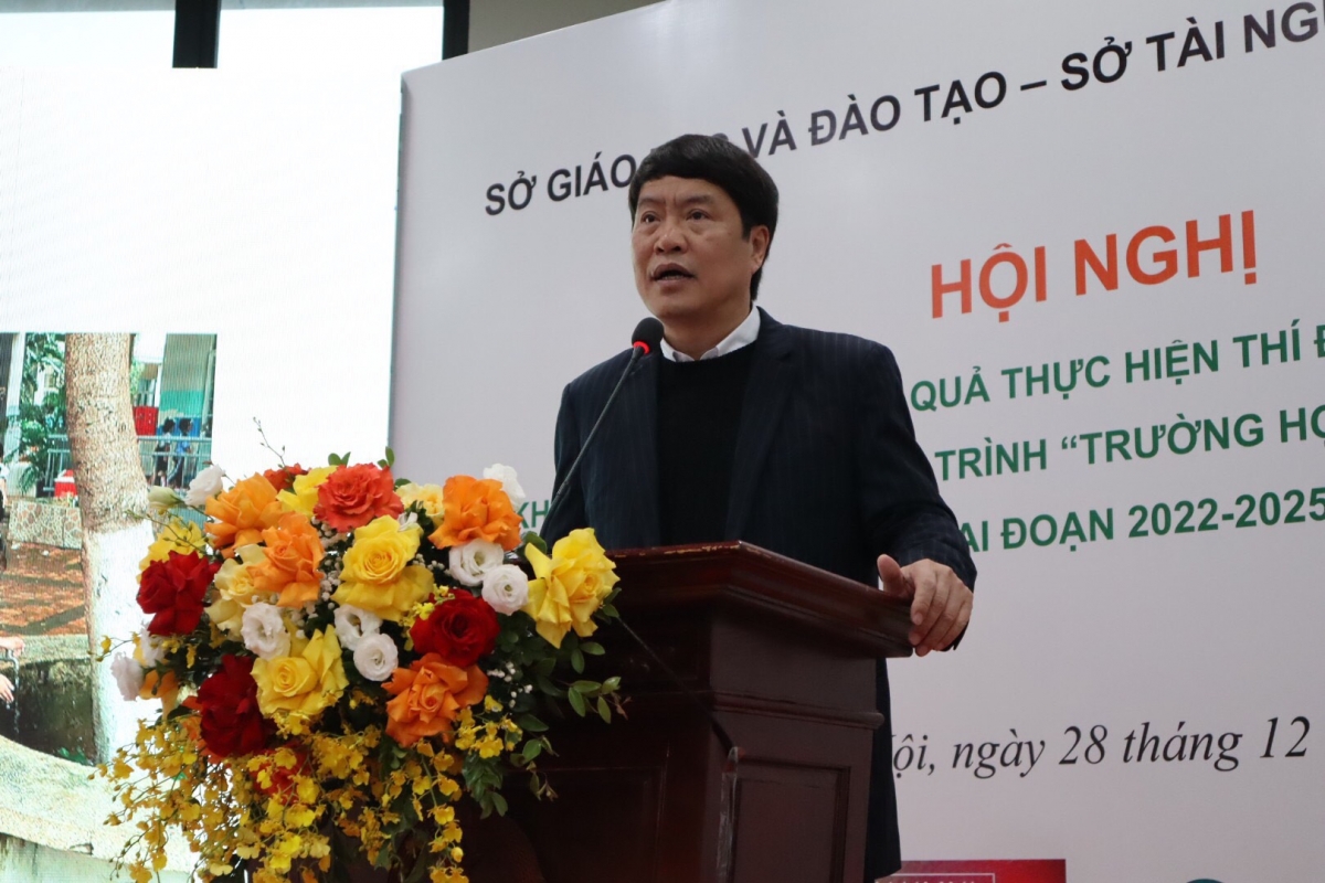 Ông Hoàng Hữu Trung - Trưởng phòng Chính trị tư tưởng và Khoa học công nghệ,
Sở GD-ĐT Hà Nội
