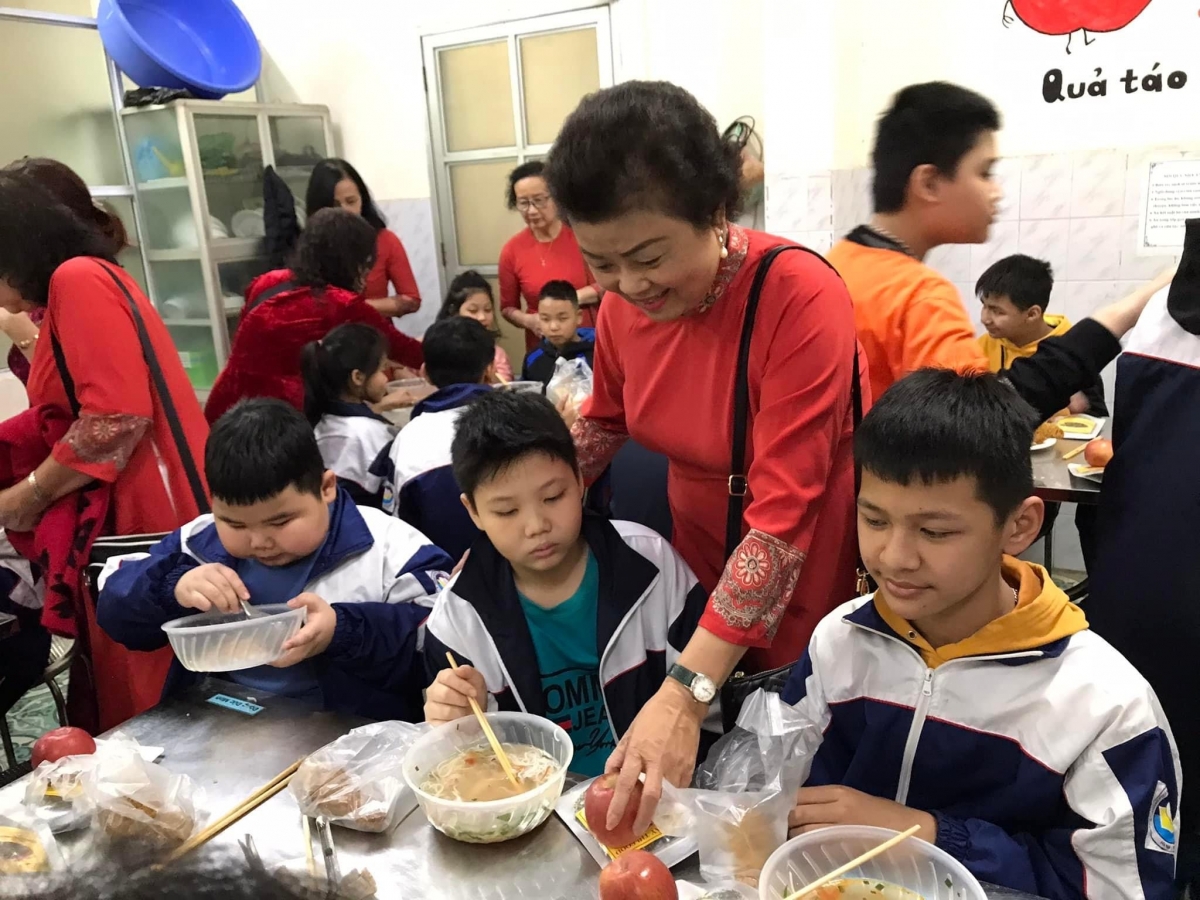 Bữa cơm tất niên của các thành viên CLB với trẻ em khiếm thính Trường Nhân Chính Hà Nội
( 9/1/2023 )