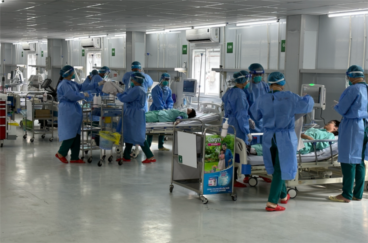Bệnh viện dã chiến số 13, TP.HCM diễn tập điều trị bệnh nhân Covid-19 nặng