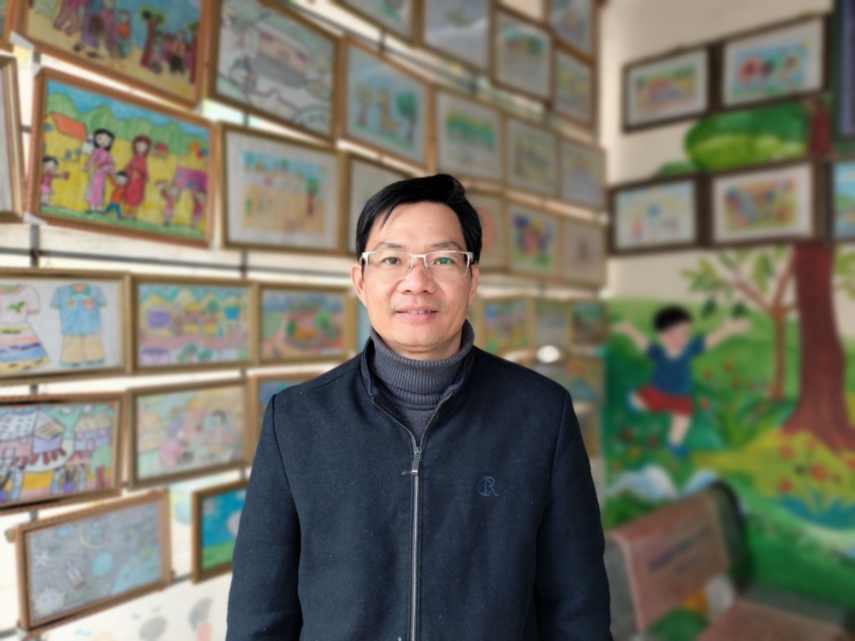 Thầy Đỗ Văn Long, Hiệu trưởng trường phổ thông dân tộc bán trú tiểu học Xín Cái (Mèo Vạc, Hà Giang)