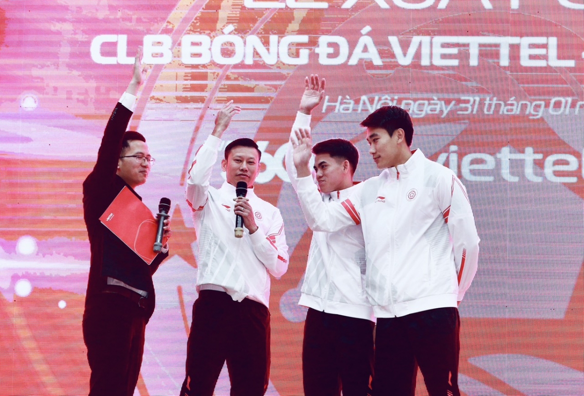 HLV trưởng Thạch Bảo Khanh, các cầu thủ Nhâm Mạnh Dũng, Khuất Văn Khang chia sẻ những quyết tâm trong mùa bóng mới