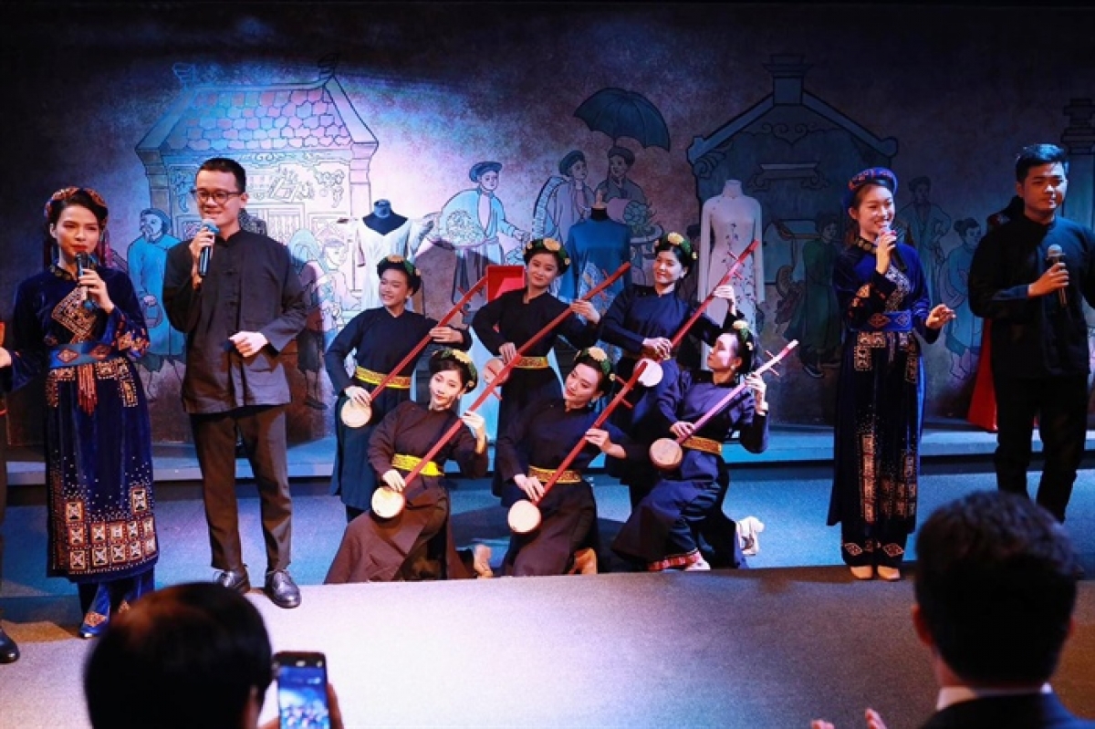 Các tiết mục nghệ thuật truyền thống Việt Nam sẽ được trình diễn trên sân khấu JVF. Trong ảnh, trình diễn nghệ thuật Hát Then của đồng bào Tày, Nùng, Thái