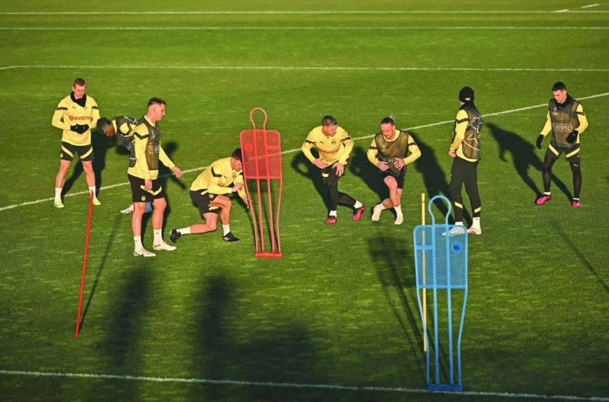 Các cầu thủ Dortmund tập luyện chuẩn bị đấu Chelsea (Ảnh: Internet)