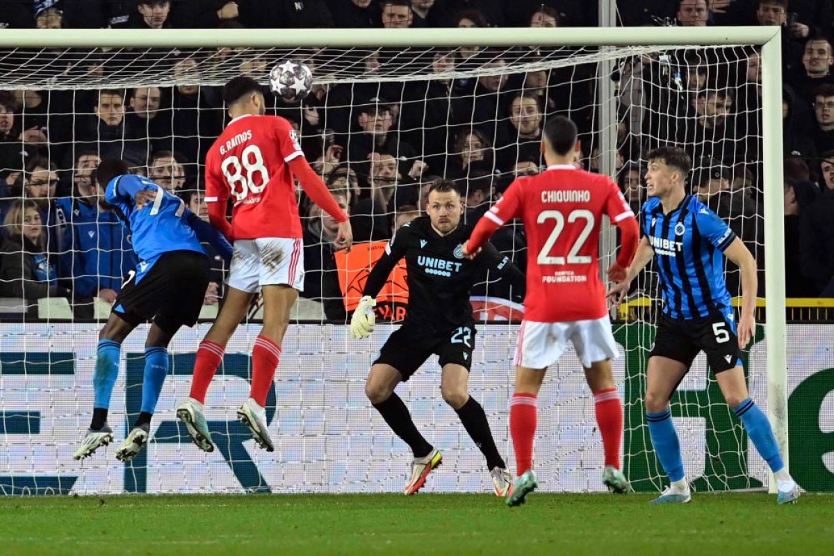 Club Brugge ghi bàn trong tình huống này nhưng Denis Odoi đã rơi vào thế việt vị (Ảnh: Internet)