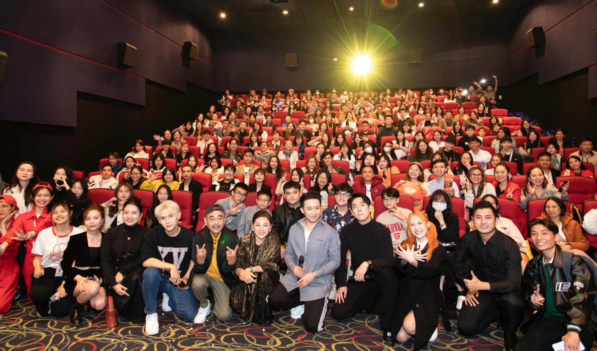 Trong giai đoạn phát hành cao điểm dịp Tết, đoàn phim "Nhà bà Nữ" đã thực hiện các chuyến cinema tour giao lưu với khán giả tại các rạp chiếu 3 miền