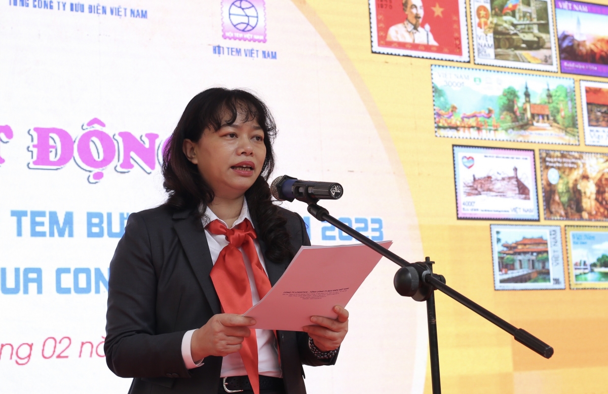 Bà Chu Thị Lan Hương, Phó Tổng Giám đốc Tổng công ty Bưu điện Việt Nam tại Lễ phát động