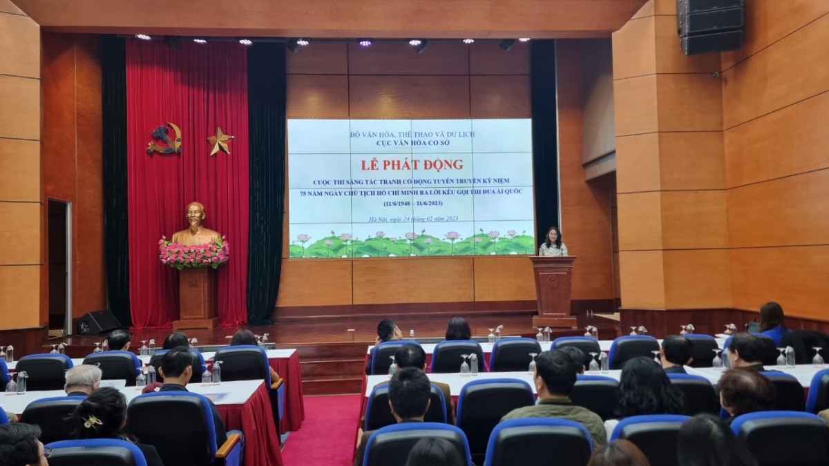 Đông đảo các họa sĩ chuyên và không chuyên tham gia lễ phát động
