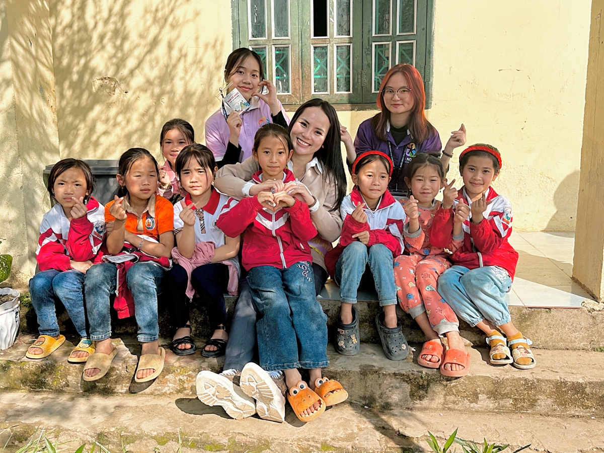 Trà My – Đại sứ hình ảnh của chiến dịch Tình nguyện Hà Nội Ấm mùa 5 cùng các em nhỏ