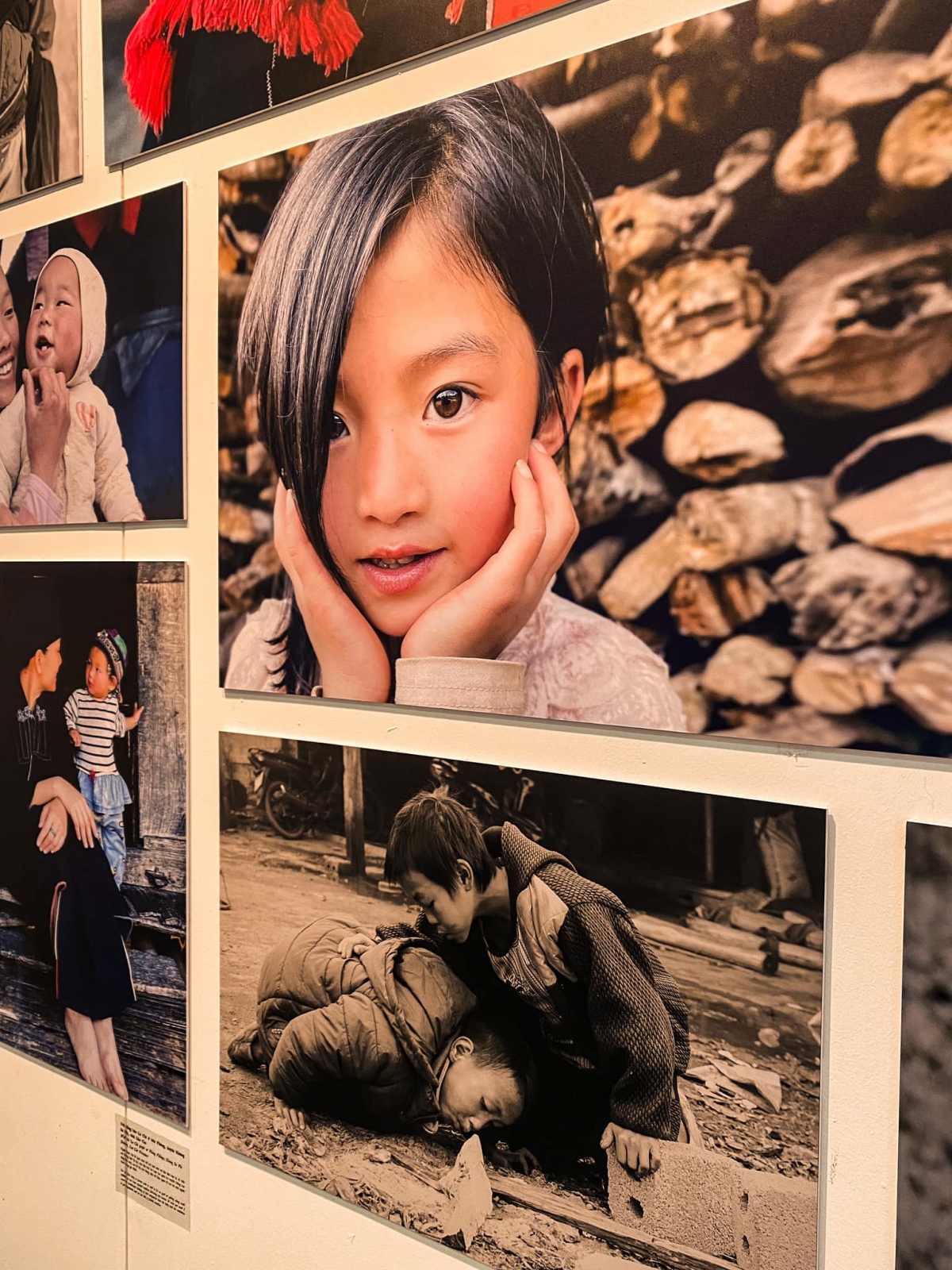 Trở về từ chuyến đi, nhà báo Bông Mai tổ chức triển lãm Dám sống một cuộc đời rực rỡ để kể lại hành trình đáng nhớ của mình.