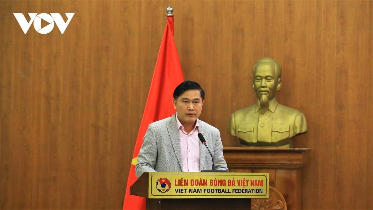Ông Trần Anh Tú, Phó Chủ tịch VFF, Trưởng ban Futsal VFF giải thích về lịch thi đấu của lượt đi Giải Futsal HDBank VĐQG 2023. (Ảnh: Trần Tiến)