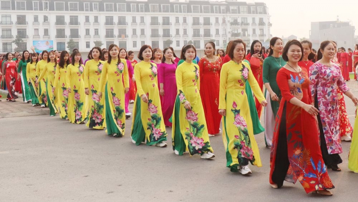 Phụ nữ cả nước hưởng ứng tuần lễ áo dài