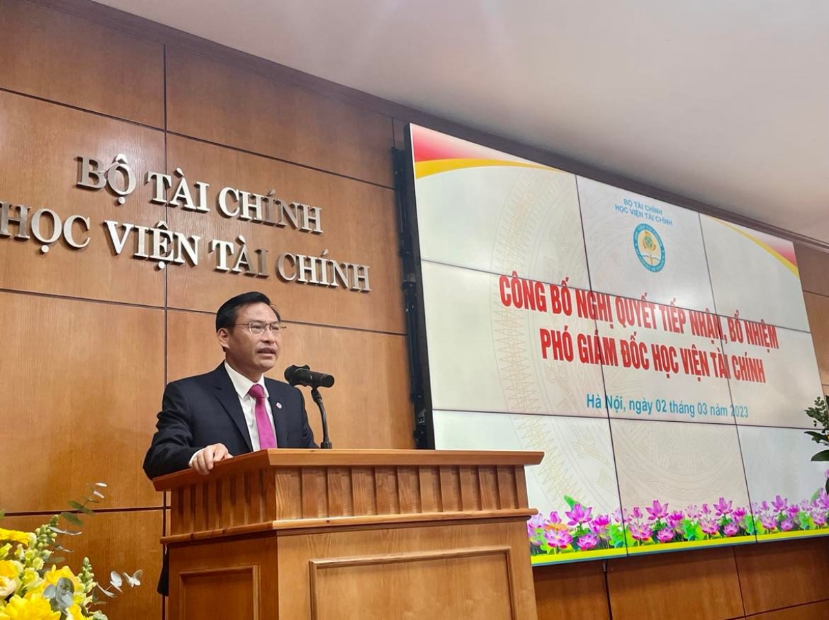 TS. Nguyễn Văn Bình - Phó Giám đốc Học Viện Tài chính phát biểu tại lễ nhận quyết định 