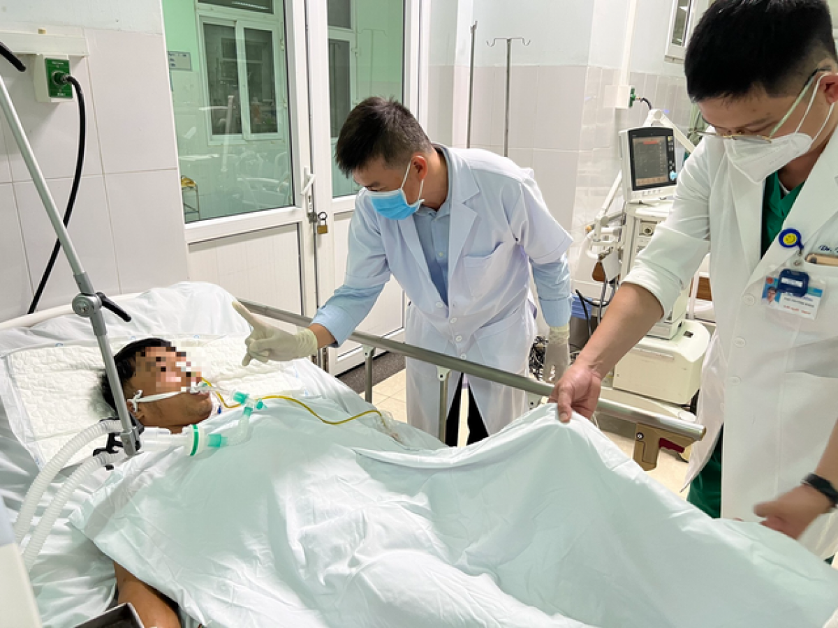 Các bác sĩ Bệnh viện Chợ Rẫy đánh giá bệnh nhân ngộ độc Botulinum tại Quảng Nam
BVCC
