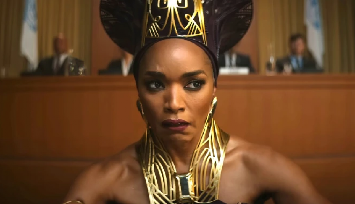 Angela Bassett đã có những màn trình diễn ấn tượng trong Black Panther: Wakanda Forever