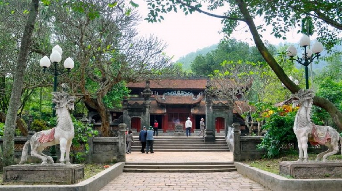 Tâm điểm của tập hợp các di tích này là đền Thượng. Đây là đền thờ Thánh Gióng – Phù Đổng Thiên Vương, một trong tứ bất tử của văn hóa dân gian Việt Nam