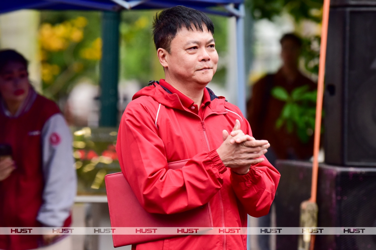 PGS Nguyễn Phong Điền -  Phó Giám đốc Đại học Bách khoa Hà Nội phát biểu tại buổi lễ