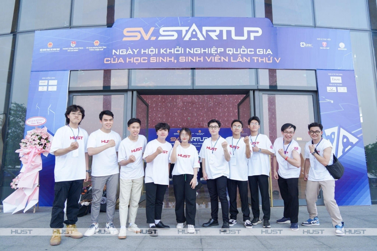 Nhóm sinh viên ĐH Bách khoa Hà Nội tại Vòng chung kết toàn quốc cuộc thi Học sinh, Sinh viên với ý tưởng khởi nghiệp (SV-Startup) tổ chức tại TP. Huế 