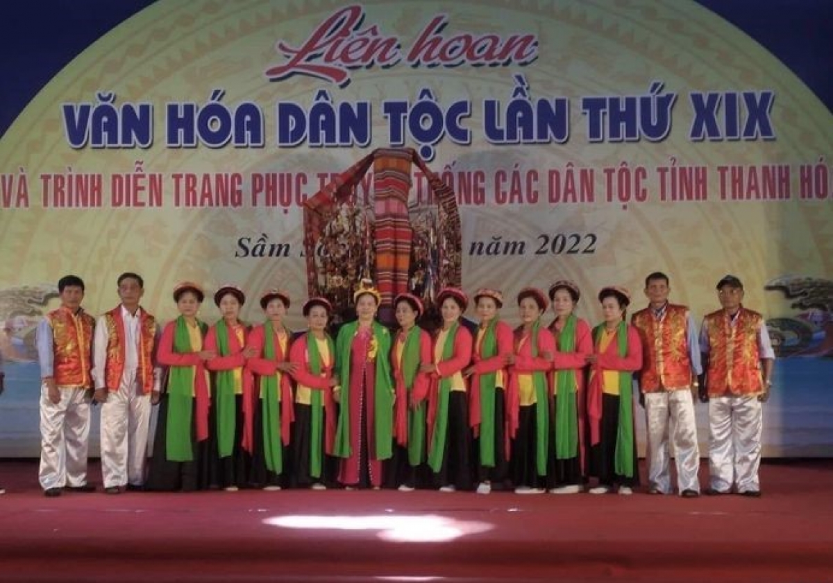 Đội văn nghệ làng Nhân Cao (xã Thiệu Quang, Thiệu Hóa) tham gia biểu diễn tiết mục “Múa đèn chạy chữ” tại Liên hoan Văn hóa các dân tộc tỉnh Thanh Hóa lần thứ XIX, năm 2022