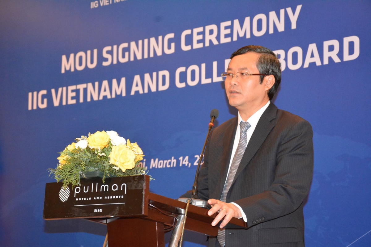 Thứ trưởng Bộ GD&amp;ĐT Nguyễn Văn Phúc phát biểu tại buổi lễ.