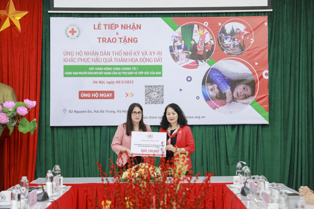Trung ương Hội Chữ thập đỏ Việt Nam ủng hộ nhân dân Thổ Nhĩ Kỳ và Syria (100.000 USD cho mỗi quốc gia) để thực hiện các hoạt động khắc phục hậu quả thảm họa động đất