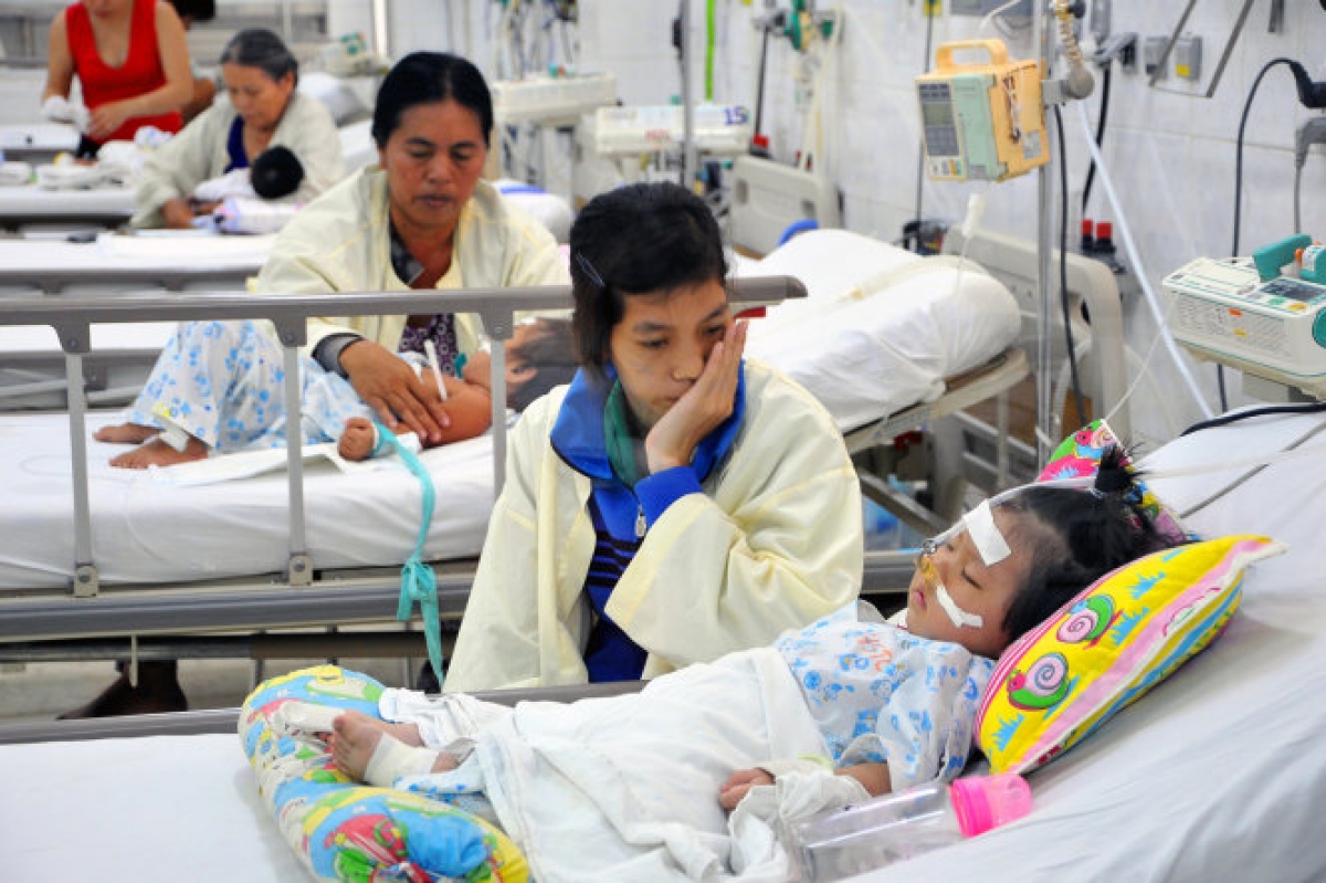 Thời tiết nắng nóng, nhiều trẻ ở TP. Hồ Chí Minh nhập viện do mắc các bệnh đường hô hấp