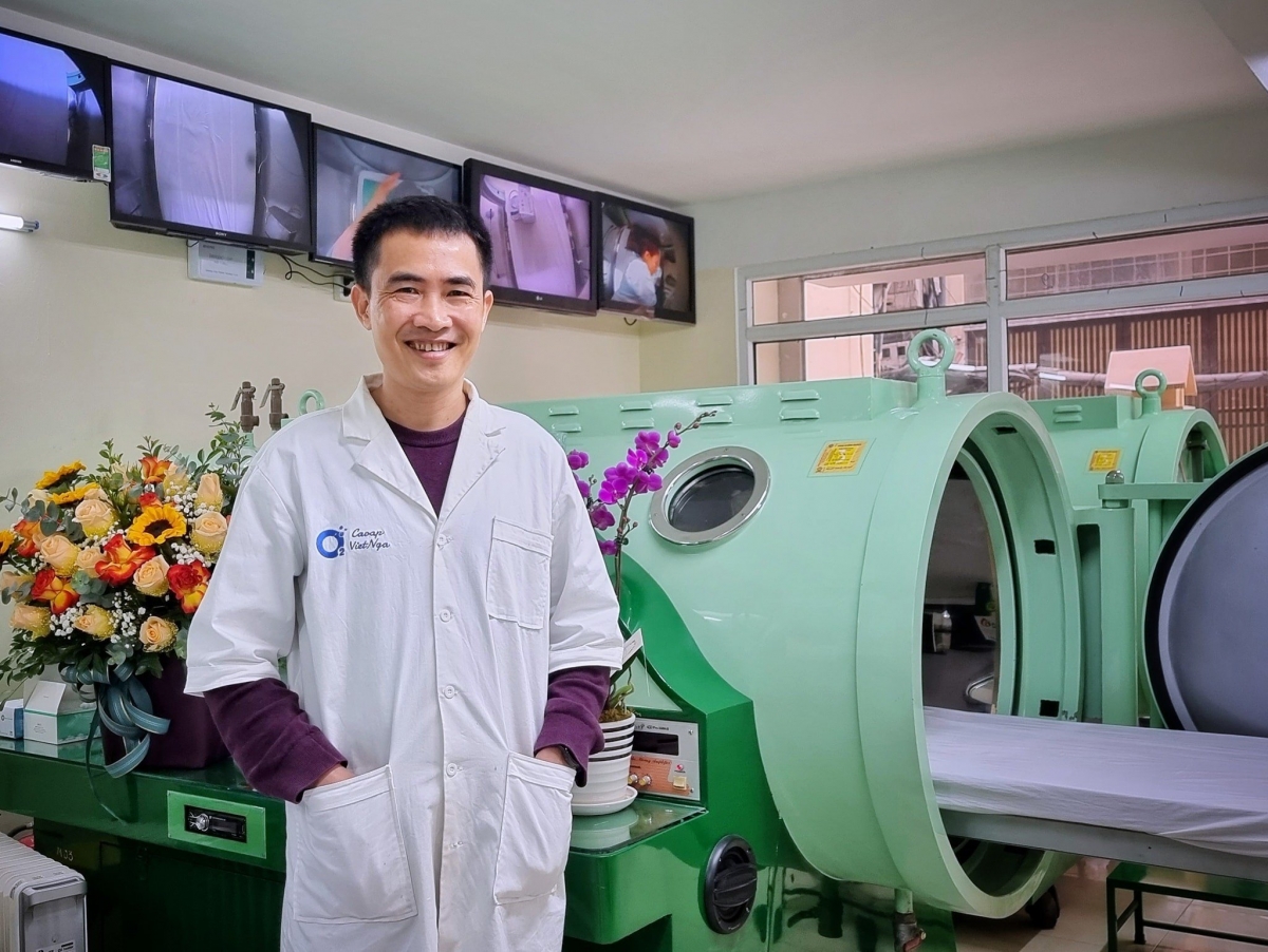 Bác sỹ Nguyễn Huy Hoàng, Giám đốc Trung tâm Oxy cao áp Việt Nga (Bộ Quốc phòng)
