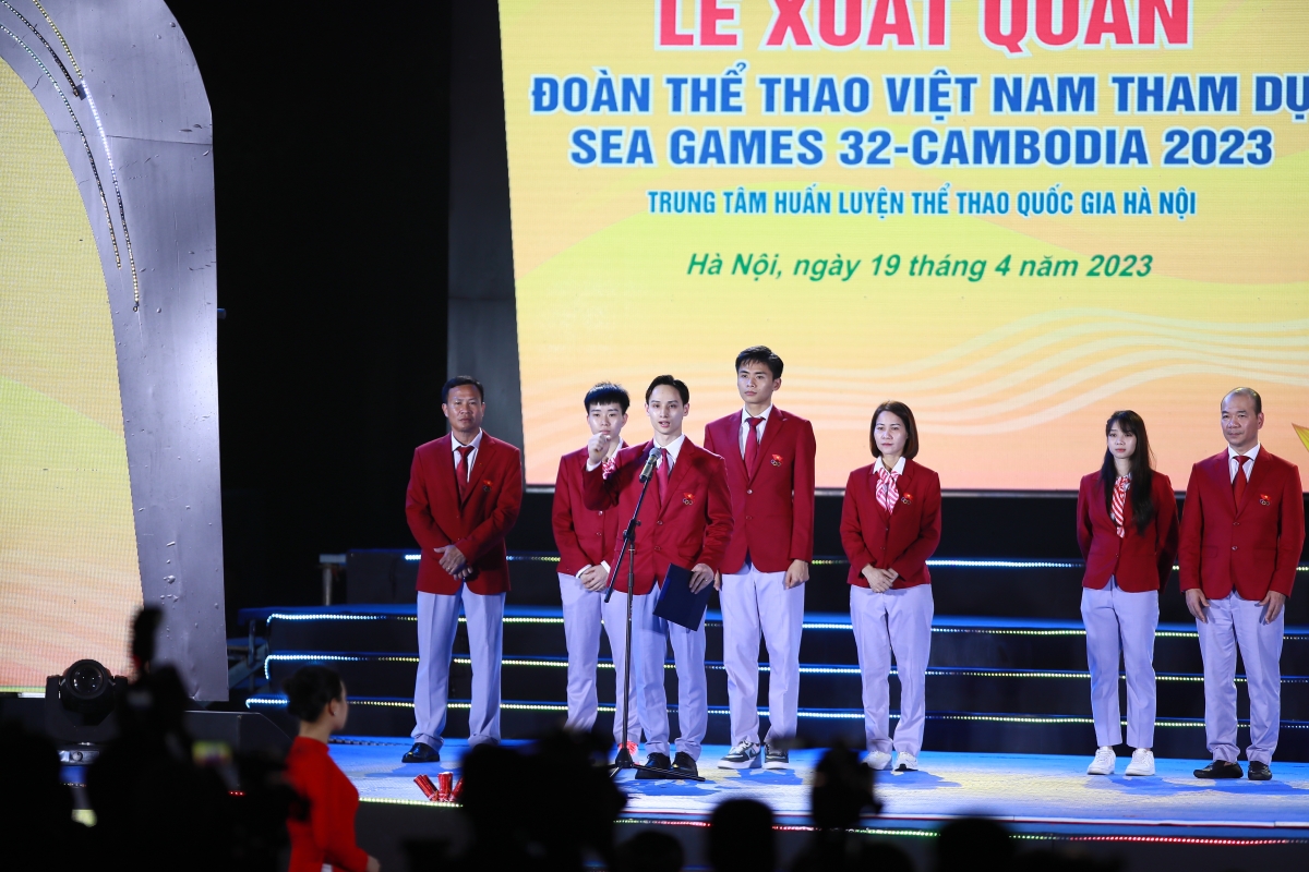 Thay mặt đoàn thể thao Việt Nam tham dự SEA Games 32, VĐV Đinh Phương Thanh xin hứa sẽ hoàn thành xuất sắc nhiệm vụ