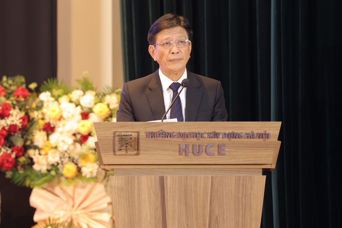 PGS.TS NGUT Phạm Duy Hòa, Hiệu trưởng Trường ĐH Xây dựng Hà Nội phát biểu tại buổi lễ 