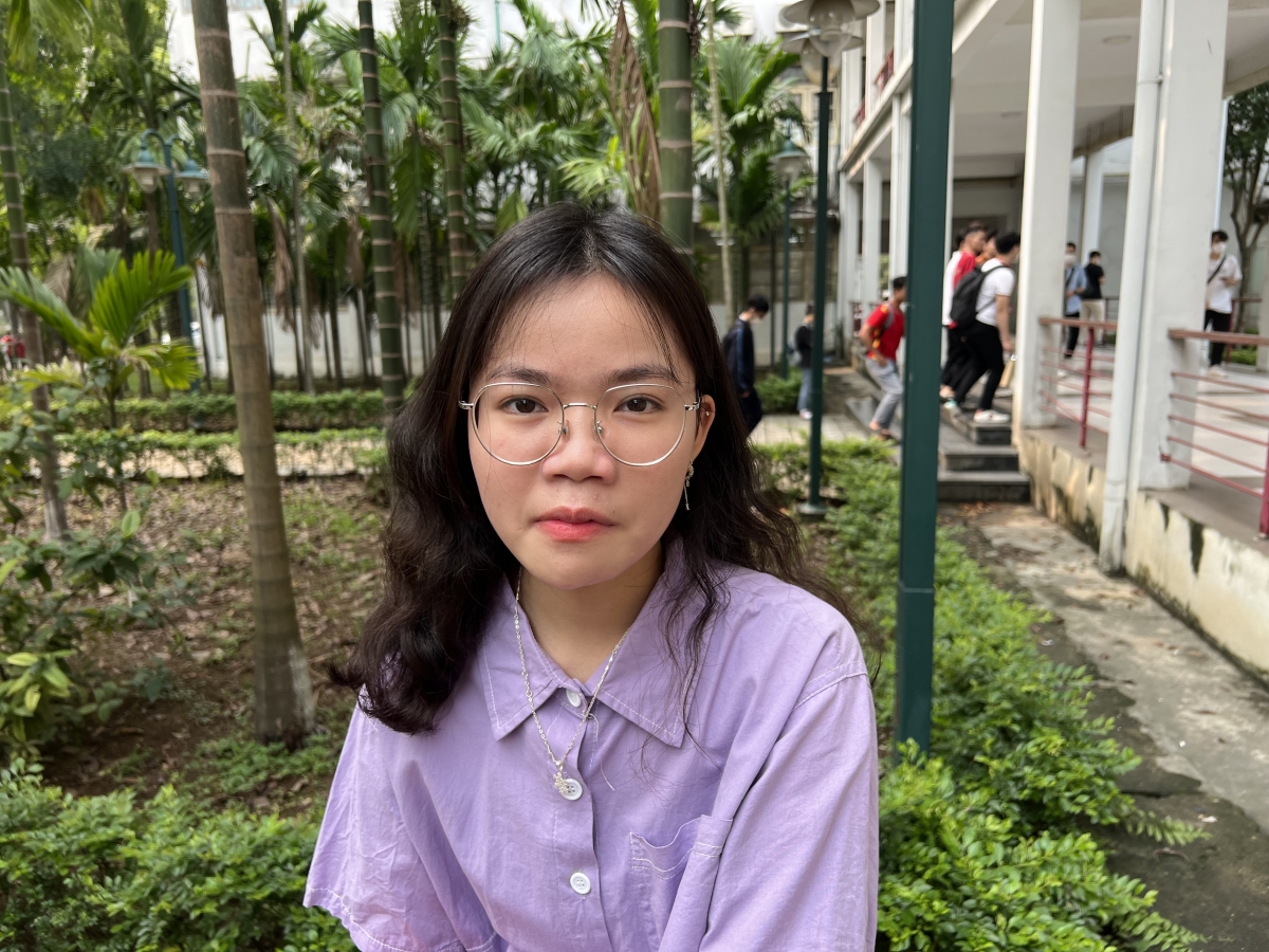 Nguyễn  Huyền Trang, sinh viên K66 Viện Dệt may da giày và Thời trang