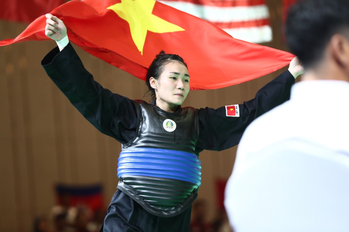 Chiến thắng kịch tính nhưng có phần may mắn đối với Hồng Ân, nữ võ sĩ Việt Nam chưa đầy 20 tuổi ở trận CK Pencak Silat hạng cân 50- 55kg.